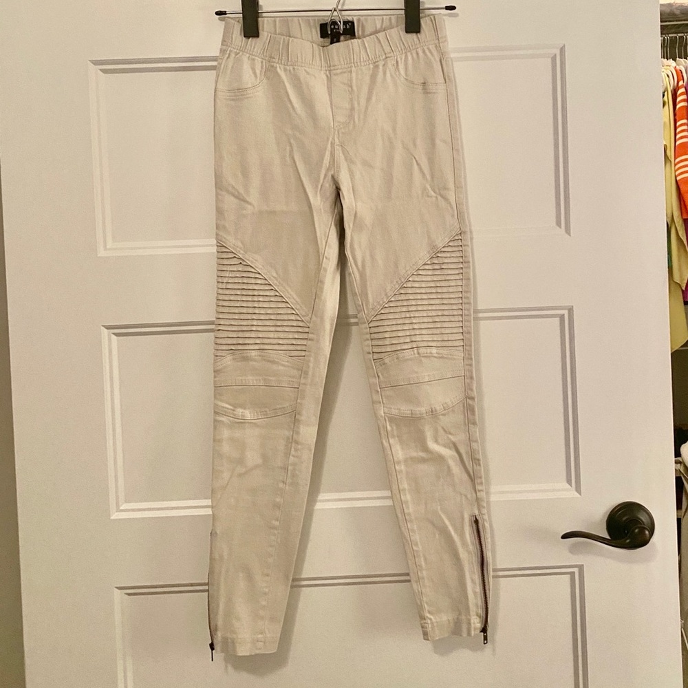 Skinny motopant with ankle zip closure